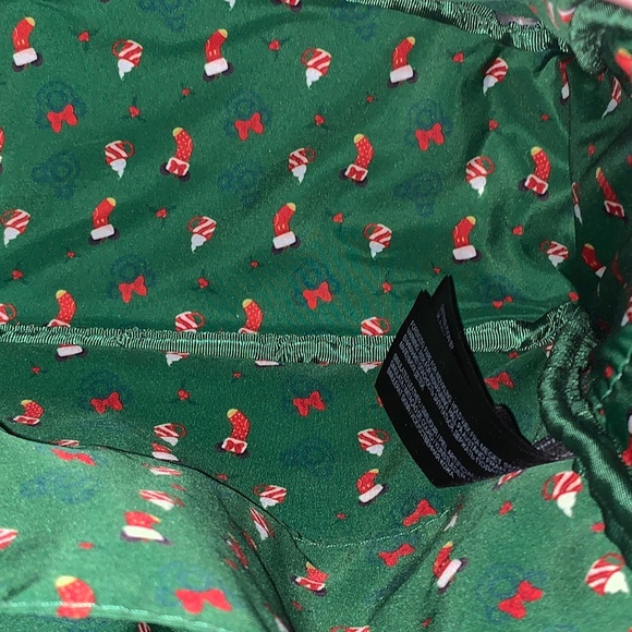 Loungefly 🎄Mickey & Minnie 🎄 Hot Cocoa Fireplace Backpack & Wallet Set - Picture 11 of 15